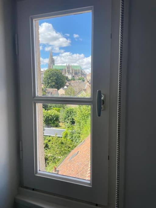 Duplex Bord De L'Eure - Parking Inclus - Jolie Vue Sur La Cathedrale Apartment Chartres Exterior photo